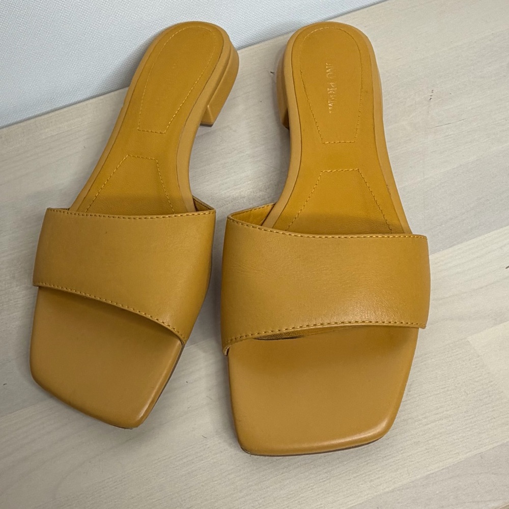 Bruno Premi leather mustard slides size 37